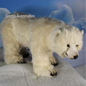 Ours Polaire à quatre pattes